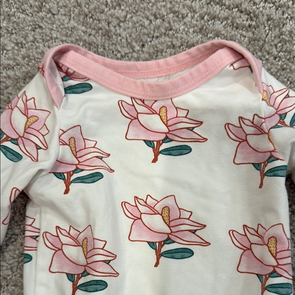 Monica and Andy baby girl set onesie 0-3 mo Magnolia Floral Baby Outfit with Hat - Picture 5 of 9